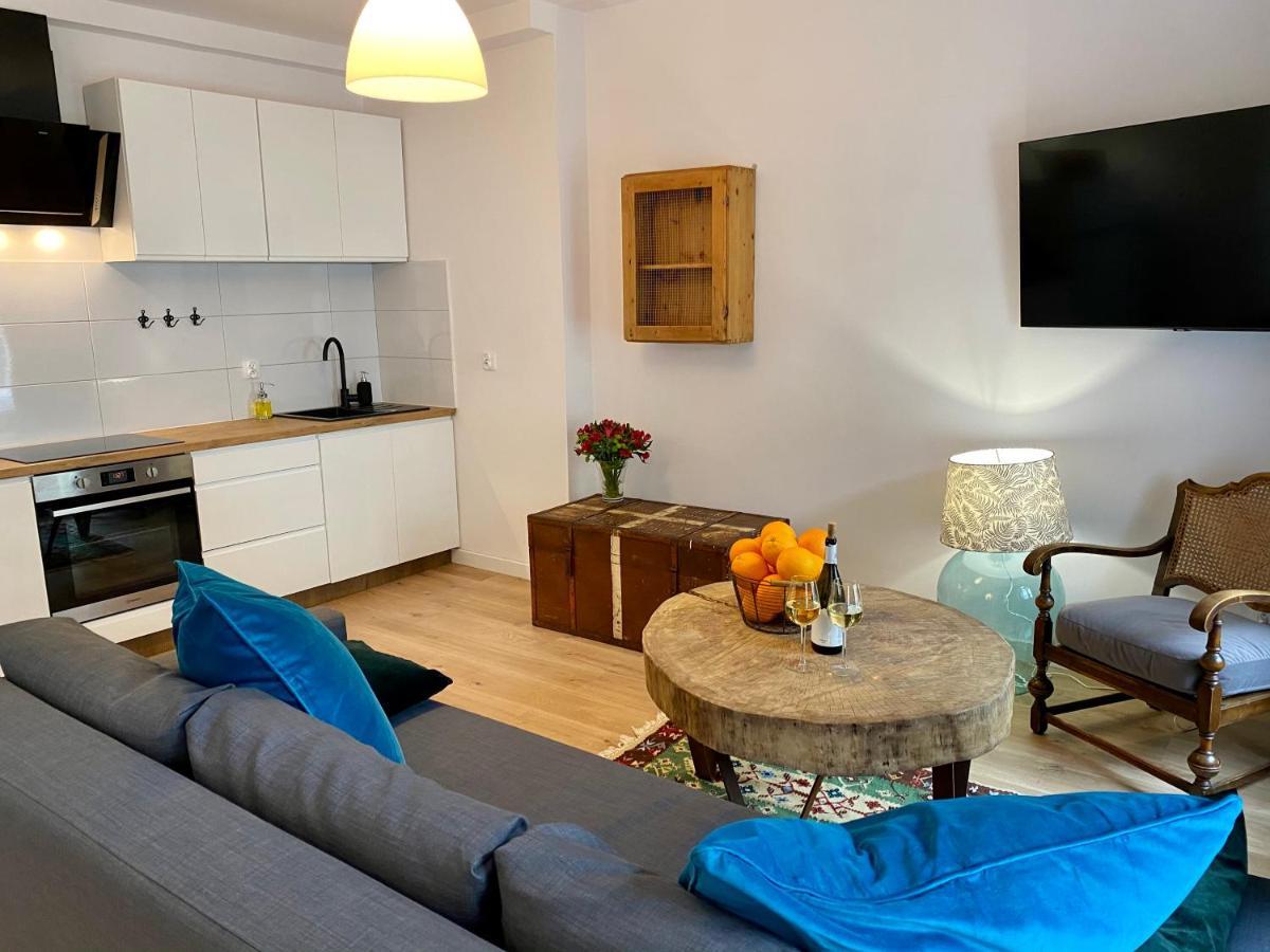 Apartament Hrabala Еленя-Гура Экстерьер фото